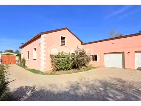 maison t7 avec piscine et garages sur 1266 m2 clos