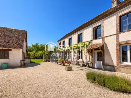 maison ancienne avec jardin et dépendance