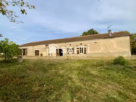 a vianne  maison en pierre de plain pied  de 125 m² habitables avec dépendances sur un ter