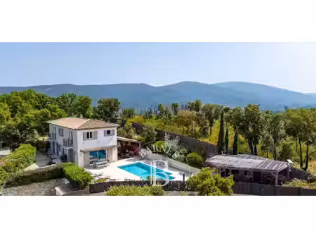 villa avec piscine en bord de mer grimaud (83)