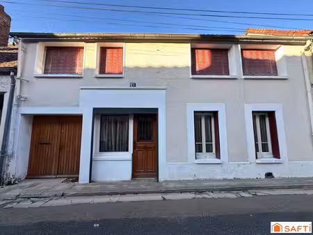 maison de ville au calme avec garage et grandes dépendances  en plein centre de villeneuve