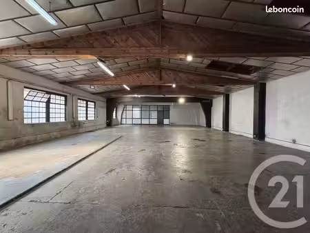 commerce 300 m²