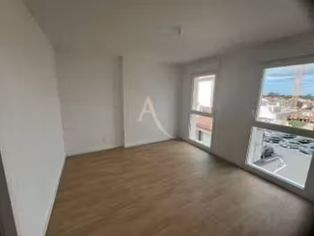 location appartement 3 pièces à challans (85300) : à louer 3 pièces / 65m² challans