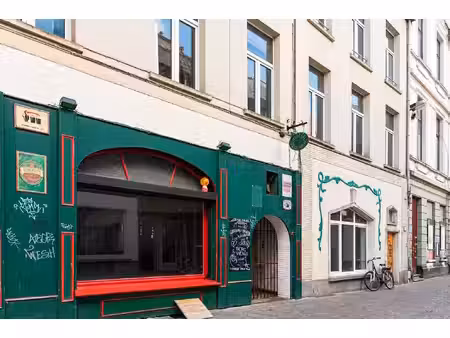 jezuïtenrui 4 - volledig te renoveren handelshuis in historisch stadscentrum