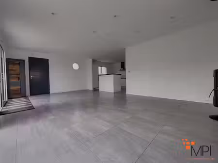 maison récente de plain pied sur cintre 5 pièce(s) 104.33 m2