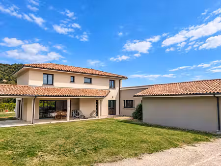 vente maison 6 pièces  181.00m²  cornas