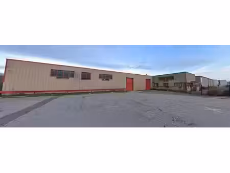 location local d’activités épône 78680 1409m²
