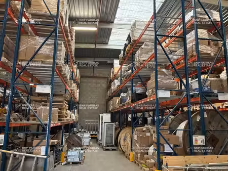 location local d’activités coignières 78310 714m²