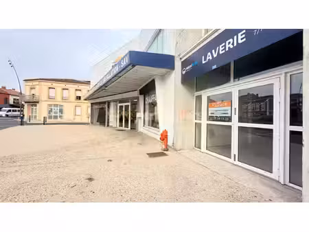 location local commercial