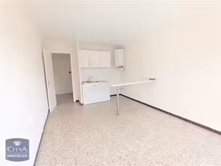 appartement à louer 1 pièce 22.7 m² - port-de-bouc (13) - 330€