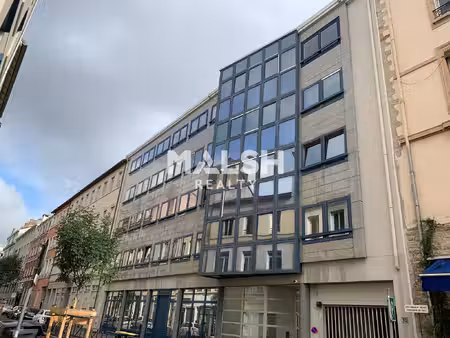 location local professionnel 100m²