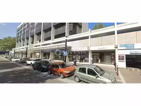 location commerce 148m²
