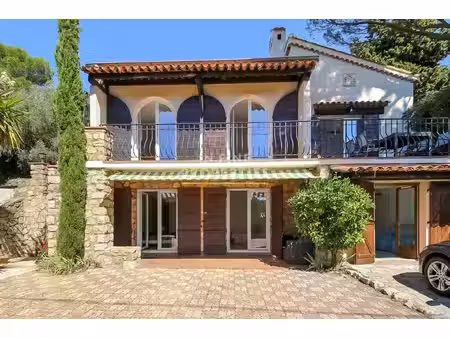 maison avec piscine dans domaine ferme