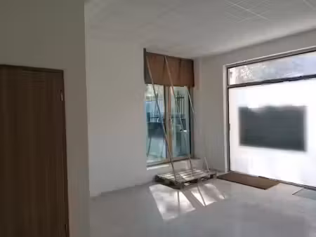 location local commercial 1 pièces 25m2 annemasse 74100 - 1130 € - surface privée