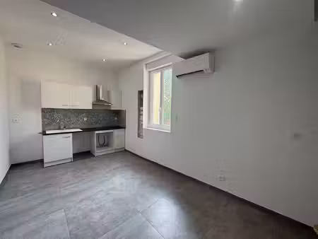 location appartement 2 pièces  41.50m²  nîmes