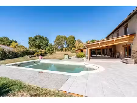 ferme rénovée avec piscine et terrain de 7 000 m²