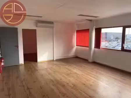 location locaux professionnels 55 m² à l'union (31240)  695 €