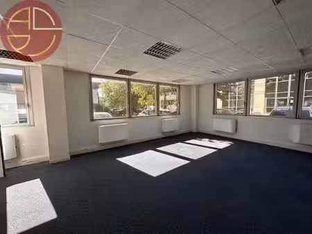 location locaux professionnels 3 pièces 83 m² à labège (31670)  1 003 €
