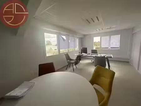 location locaux professionnels 560 m² à montauban (82000)  5 700 €