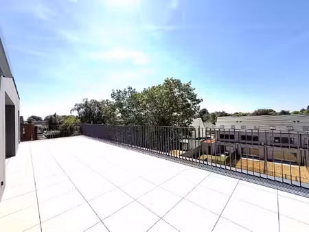 mooie penthouse met 2 slaapkamers en fenomenaal terras op een gegeerde ligging!