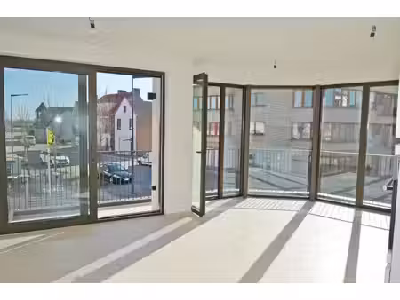 zonnig nieuwbouw appartement nabij het strand in duinbergen