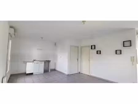 appartement t2 rdc avec place de parking sécurisée