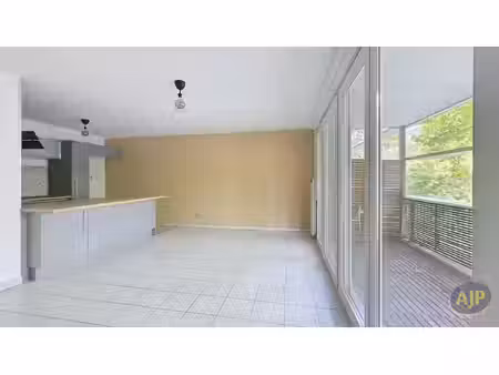 a bordeaux 33800 appartement rénové avec extérieur 14m² et parking !
