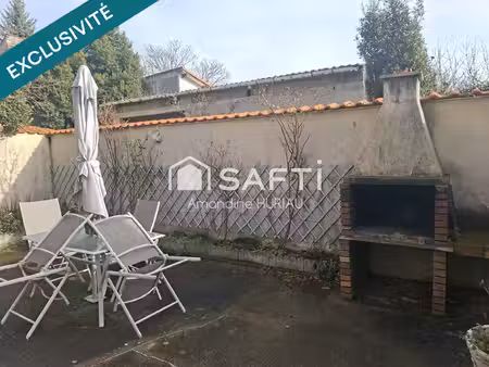 maison familiale 146m2 à aigueperse - centre ville - double garage et cour extérieure