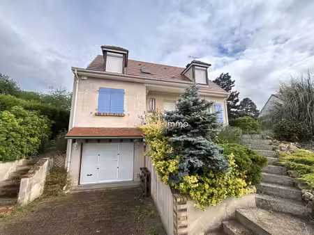 maison de 130 m2 cadre magnifique proche de toutes commodités.