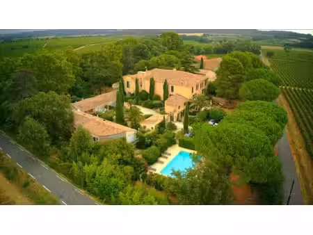 appartement spacieux avec jardin dans un domaine datant du 18è