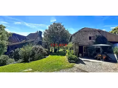 maison avec piscine et terrasse bannes (46)