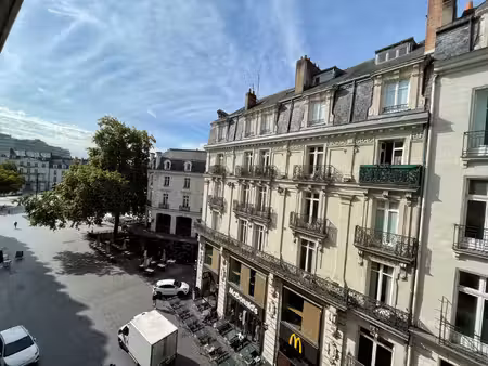 location local professionnel 300m²