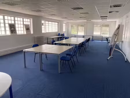 location bureaux le mesnil le roi 78600 12m² à 754m²