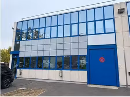location entrepôt fresnes 94260 688m²