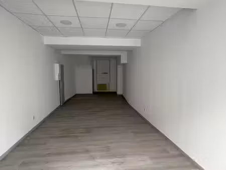 location local commercial 25m² st maximin la ste baume 83470