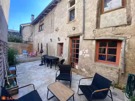 maison de ville avec extérieur