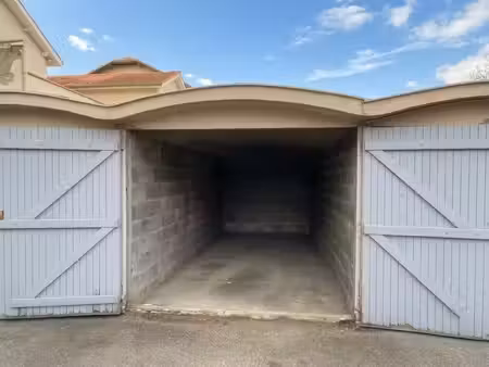 garage fermé plain-pied  proximité st-cyprien