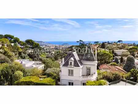 villa avec piscine et terrasse nice (06)
