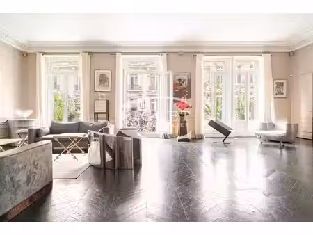 appartement de luxe à louer dans le quartier triangle d'or