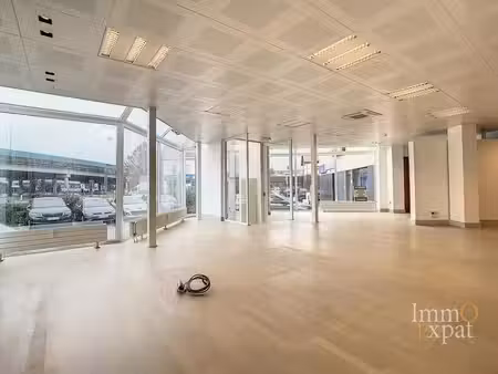 vilvoordelaan: bureaux avec cave et 4 emplacements de parkin
