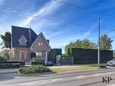 superbe villa 3 (ou 4 chbres) avec piscine.