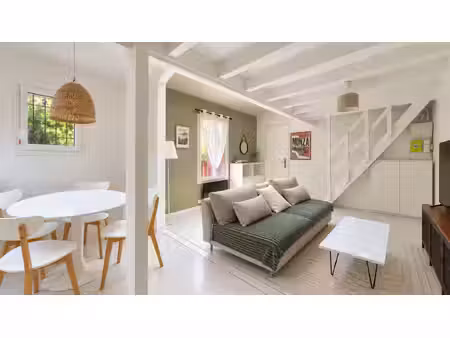 suresnes - maison atypique 44 m² carrez / 59 m² au sol - terrasse & cour privatives