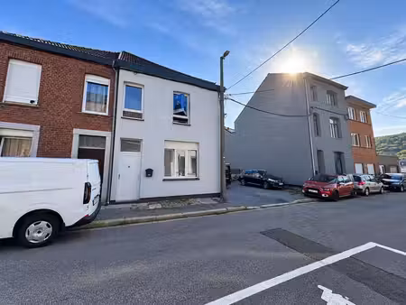 maison 3 façades isolées 2 chambres avec parkings/extérieur