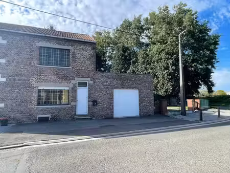 maison 3 facades avec garage et entrepot a renover