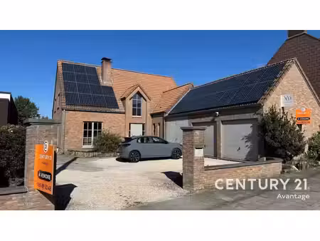 belle villa 4 ch. double garage — quartier calme à tertre