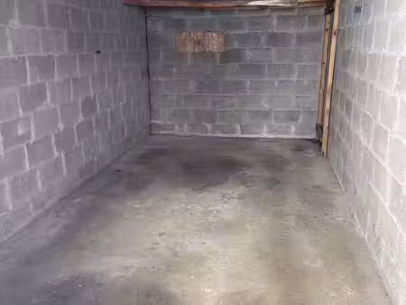 garage ferme a louer
