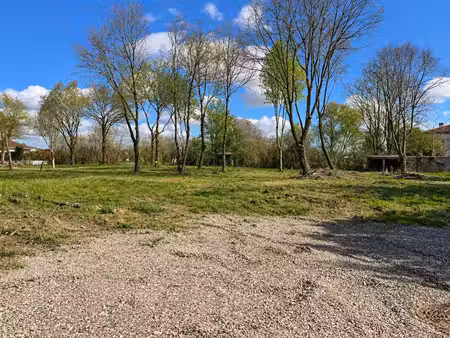 terrain viabilisé de 1886 m2