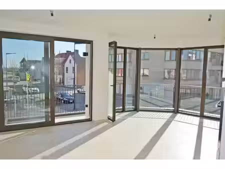 appartement neuf ensoleillé près de la plage à duinbergen