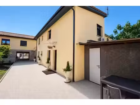 maison de 5 pièces de 263 m² à villeurbanne
