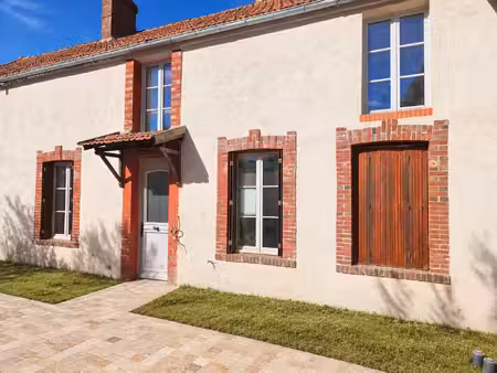 maison de ville avec jardin. au calme. gare a pied.